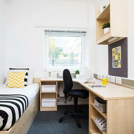 Modern Student-only Ensuite In City Centre 호텔 3*