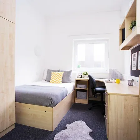 Modern Student-only Ensuite In City Centre 호텔 3*